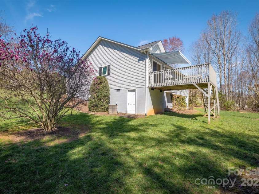 105 River Glen Drive, Morganton, NC 28655.  MLS# CAR4239601, YatesRealty ID 4155. 