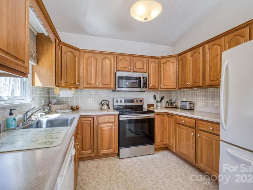 105 River Glen Drive, Morganton, NC 28655.  MLS# CAR4239601, YatesRealty ID 4155. 