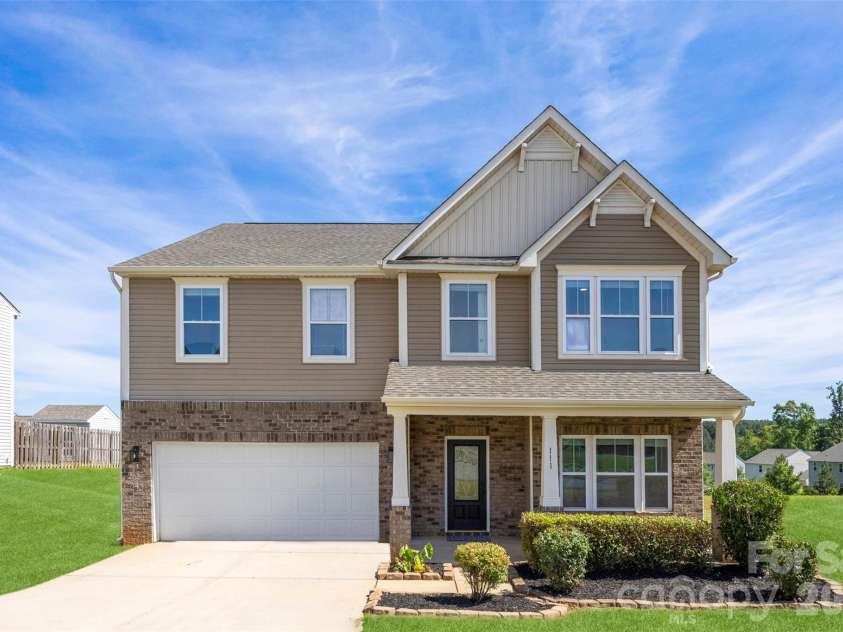 111 Trick Ski Lane, Statesville, NC 28677.  MLS# CAR4398095, YatesRealty ID 4155. 