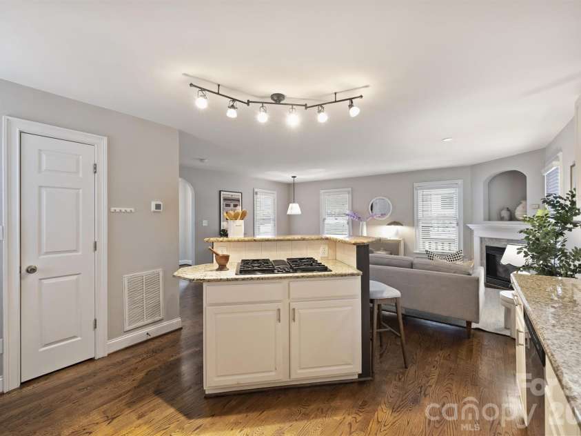 2804 Whiting Avenue, Charlotte, NC 28205.  MLS# CAR4343055, YatesRealty ID 4155. 