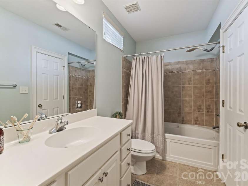 2804 Whiting Avenue, Charlotte, NC 28205.  MLS# CAR4343055, YatesRealty ID 4155. 