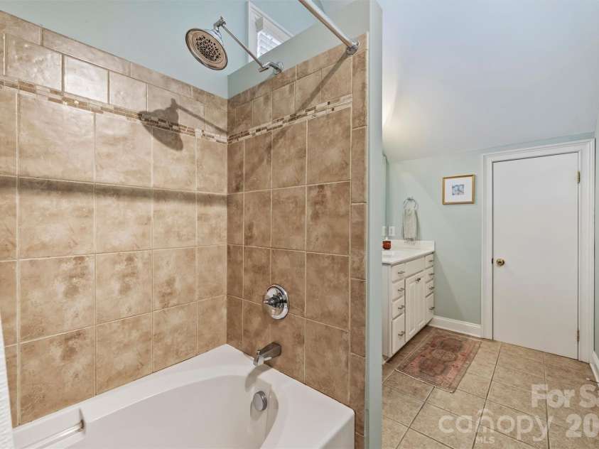 2804 Whiting Avenue, Charlotte, NC 28205.  MLS# CAR4343055, YatesRealty ID 4155. 