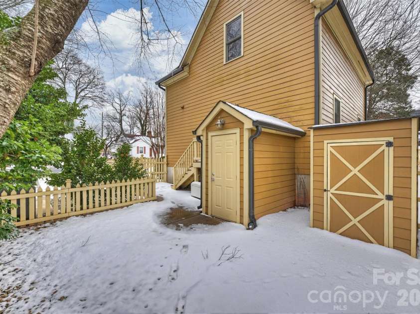 2804 Whiting Avenue, Charlotte, NC 28205.  MLS# CAR4343055, YatesRealty ID 4155. 