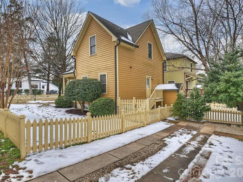 2804 Whiting Avenue, Charlotte, NC 28205.  MLS# CAR4343055, YatesRealty ID 4155. 