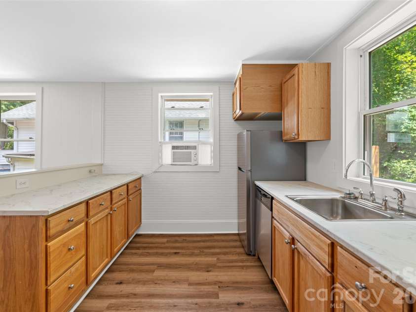 5 Company Street, Asheville, NC 28804.  MLS# CAR4408108, YatesRealty ID 41550. 