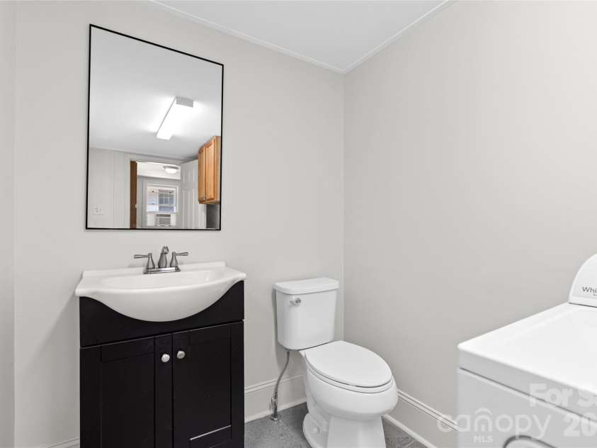 5 Company Street, Asheville, NC 28804.  MLS# CAR4408108, YatesRealty ID 41550. Half bath