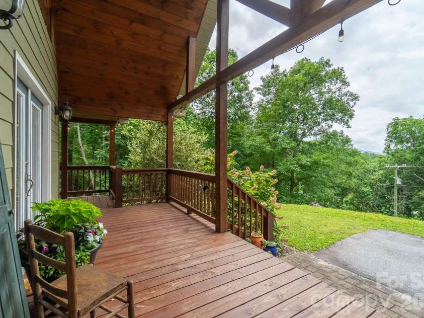 374 Ridgeway Street, Sylva, NC 28779.  MLS# CAR4408873, YatesRealty ID 41553. 