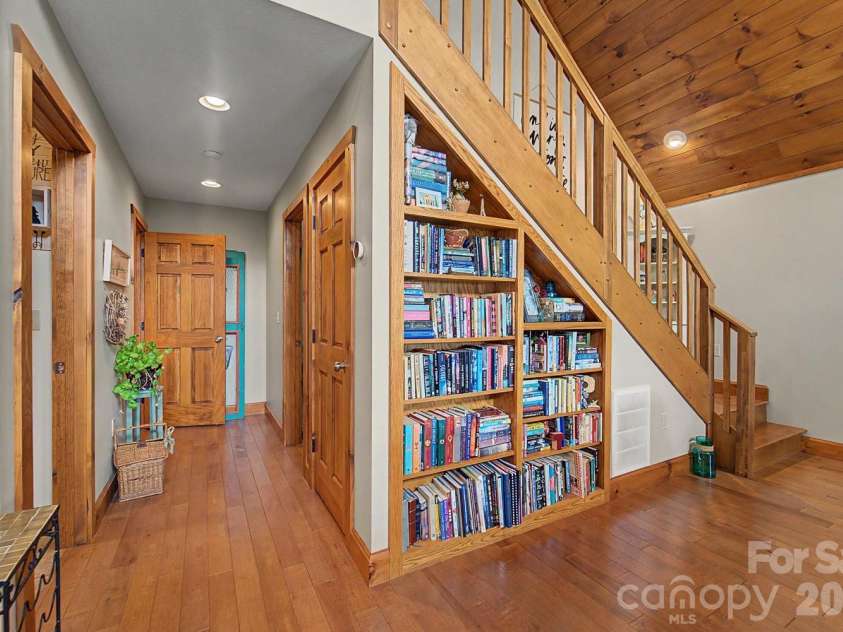 374 Ridgeway Street, Sylva, NC 28779.  MLS# CAR4408873, YatesRealty ID 41553. 