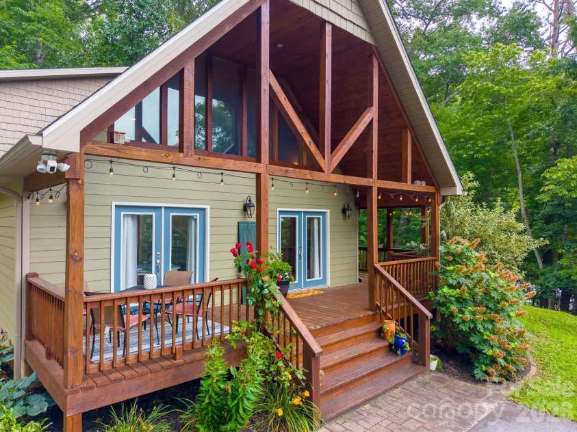 374 Ridgeway Street, Sylva, NC 28779.  MLS# CAR4408873, YatesRealty ID 41553. 