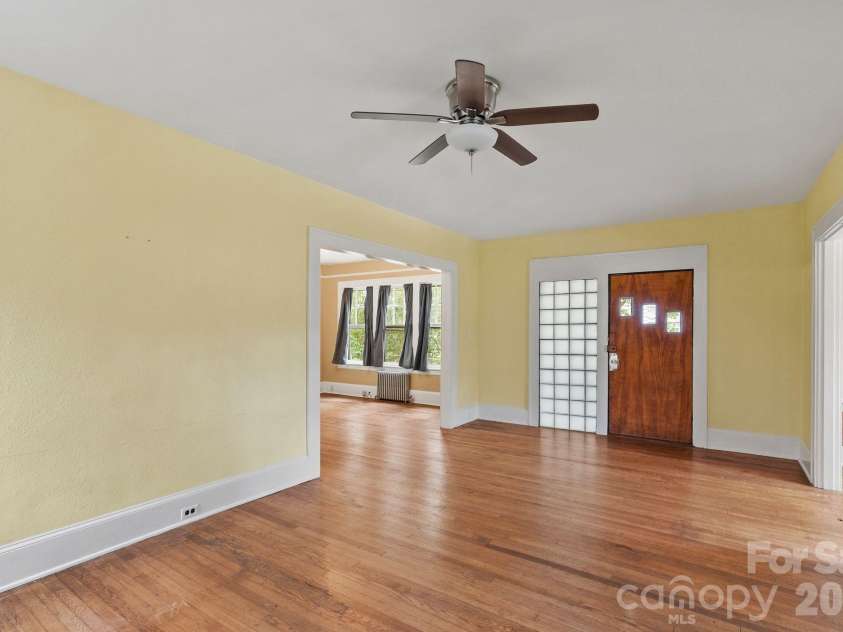 47 Virginia Avenue, Asheville, NC 28806.  MLS# CAR4409205, YatesRealty ID 41554. 
