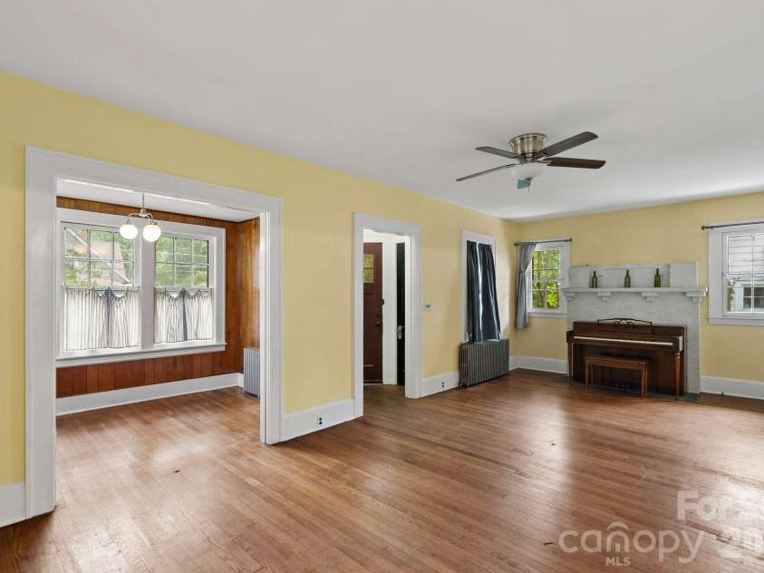 47 Virginia Avenue, Asheville, NC 28806.  MLS# CAR4409205, YatesRealty ID 41554. 