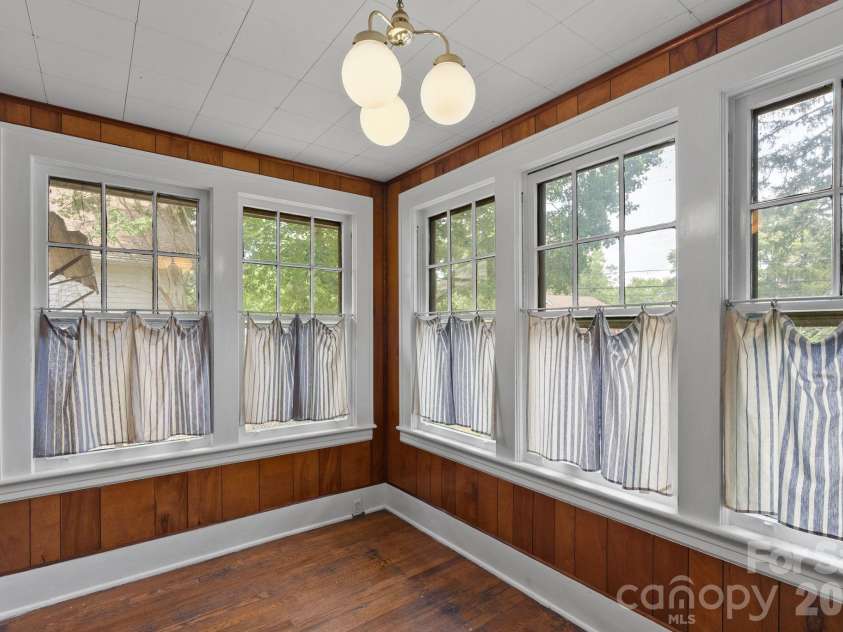 47 Virginia Avenue, Asheville, NC 28806.  MLS# CAR4409205, YatesRealty ID 41554. 