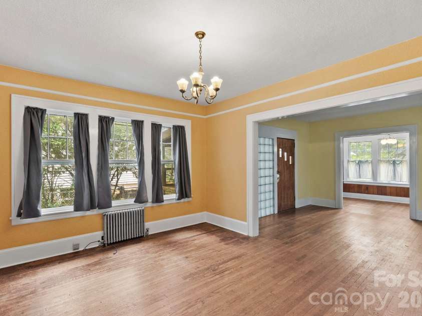 47 Virginia Avenue, Asheville, NC 28806.  MLS# CAR4409205, YatesRealty ID 41554. 