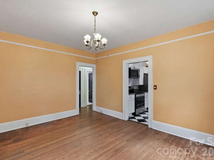 47 Virginia Avenue, Asheville, NC 28806.  MLS# CAR4409205, YatesRealty ID 41554. 