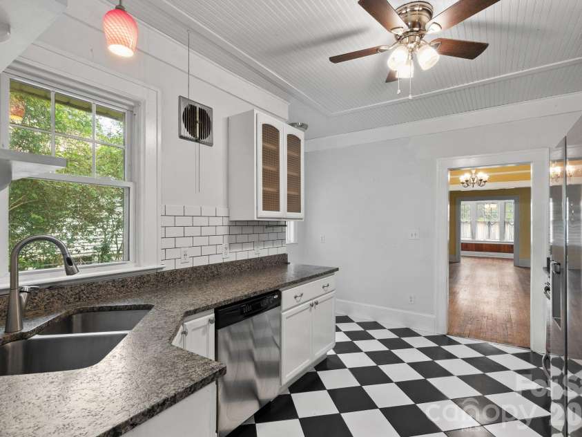 47 Virginia Avenue, Asheville, NC 28806.  MLS# CAR4409205, YatesRealty ID 41554. 