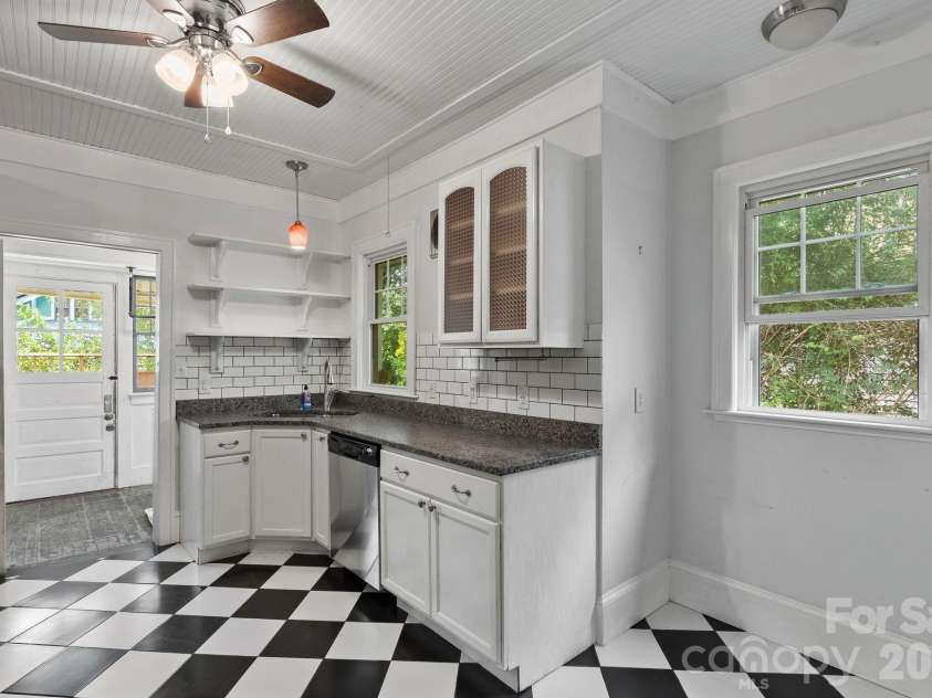 47 Virginia Avenue, Asheville, NC 28806.  MLS# CAR4409205, YatesRealty ID 41554. 