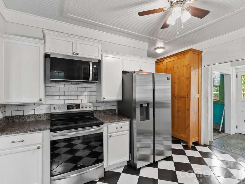 47 Virginia Avenue, Asheville, NC 28806.  MLS# CAR4409205, YatesRealty ID 41554. 