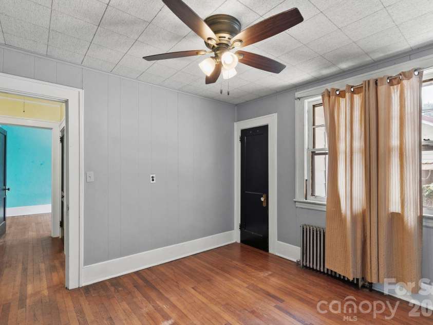 47 Virginia Avenue, Asheville, NC 28806.  MLS# CAR4409205, YatesRealty ID 41554. 