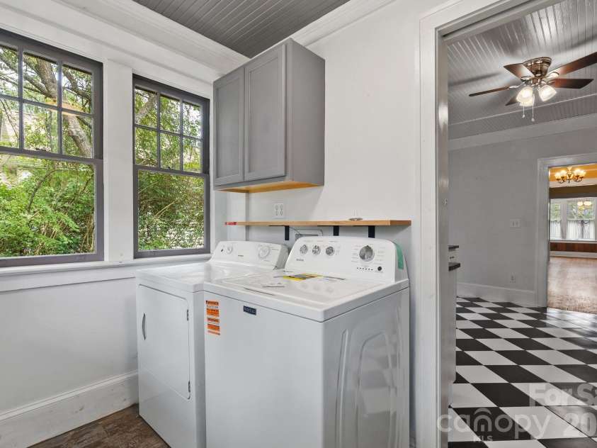 47 Virginia Avenue, Asheville, NC 28806.  MLS# CAR4409205, YatesRealty ID 41554. 