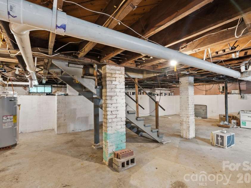 47 Virginia Avenue, Asheville, NC 28806.  MLS# CAR4409205, YatesRealty ID 41554. 