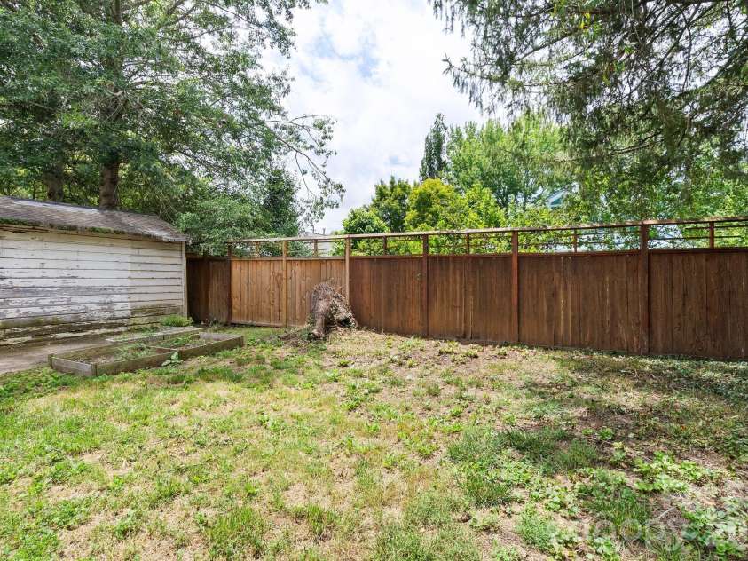 47 Virginia Avenue, Asheville, NC 28806.  MLS# CAR4409205, YatesRealty ID 41554. 