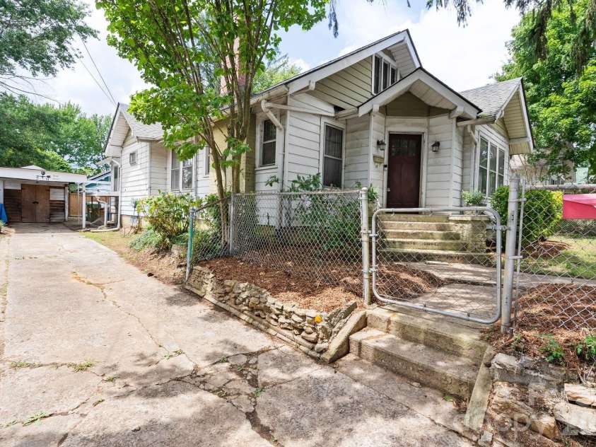 47 Virginia Avenue, Asheville, NC 28806.  MLS# CAR4409205, YatesRealty ID 41554. 