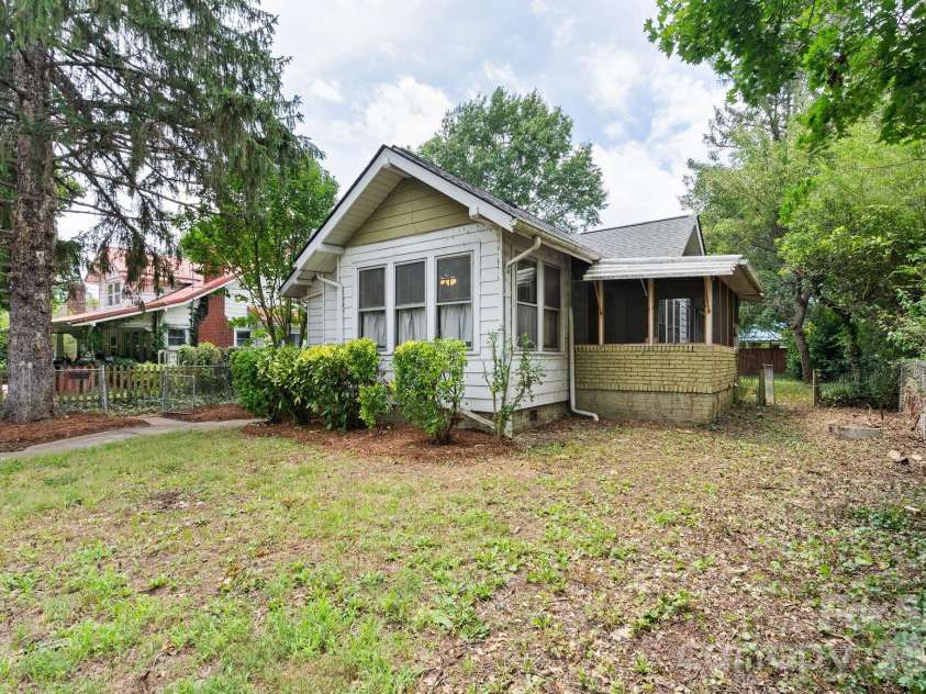 47 Virginia Avenue, Asheville, NC 28806.  MLS# CAR4409205, YatesRealty ID 41554. 
