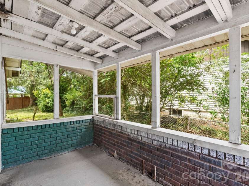 47 Virginia Avenue, Asheville, NC 28806.  MLS# CAR4409205, YatesRealty ID 41554. 