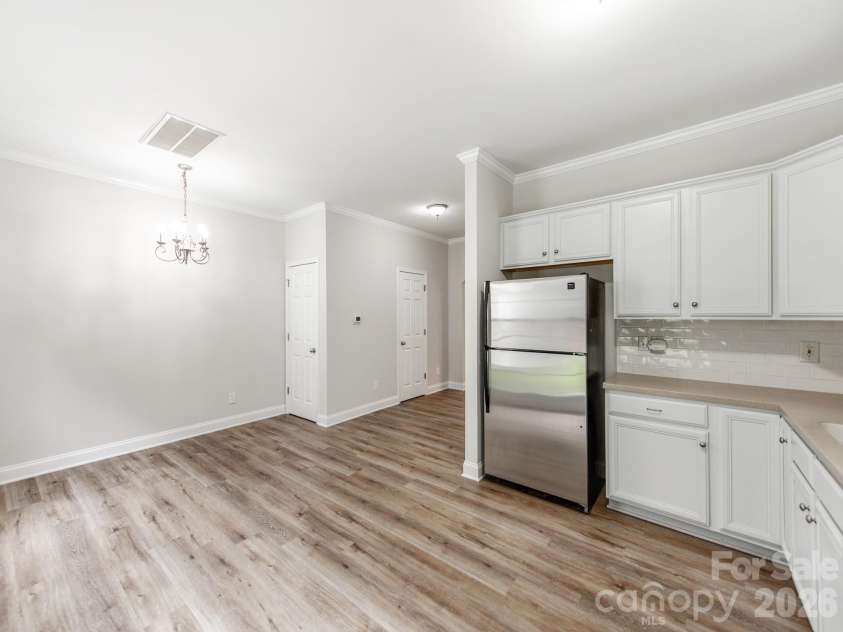 220 Township Drive, Fort Mill, SC 29715.  MLS# CAR4409133, YatesRealty ID 41555. Breakfast/Dining area