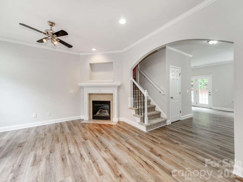 220 Township Drive, Fort Mill, SC 29715.  MLS# CAR4409133, YatesRealty ID 41555. Luxurious finishes with High Ceilings, and Open Floor Plan