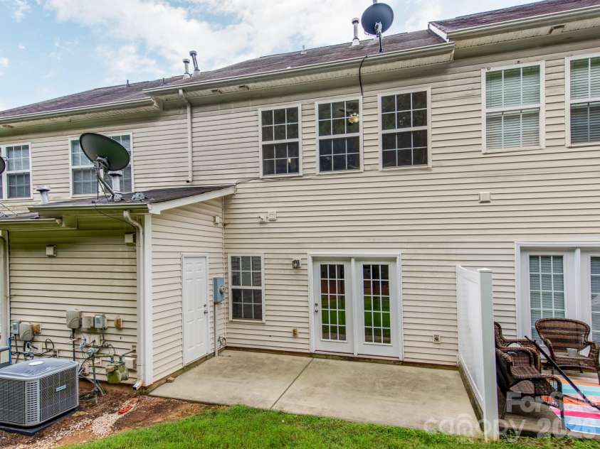220 Township Drive, Fort Mill, SC 29715.  MLS# CAR4409133, YatesRealty ID 41555. Private Backyard