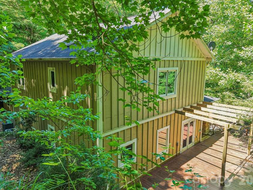 10 Cedar Drive, Mills River, NC 28759.  MLS# CAR4401333, YatesRealty ID 41556. 