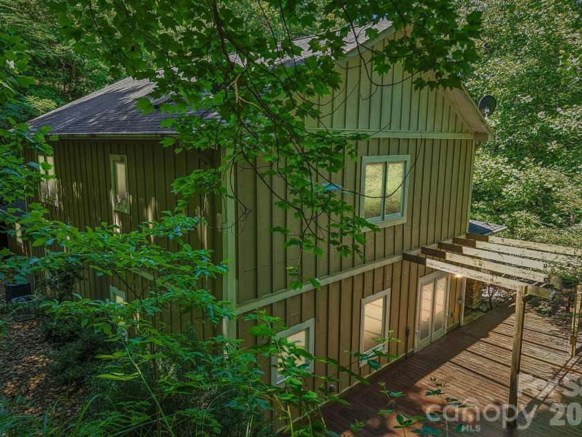 10 Cedar Drive, Mills River, NC 28759.  MLS# CAR4401333, YatesRealty ID 41556. 
