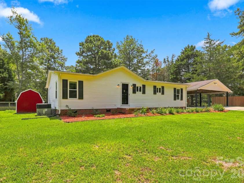 1973 Davis Circle, Clover, SC 29710.  MLS# CAR4409583, YatesRealty ID 41557. 