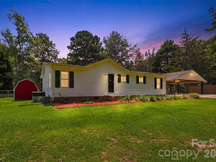 1973 Davis Circle, Clover, SC 29710.  MLS# CAR4409583, YatesRealty ID 41557. 