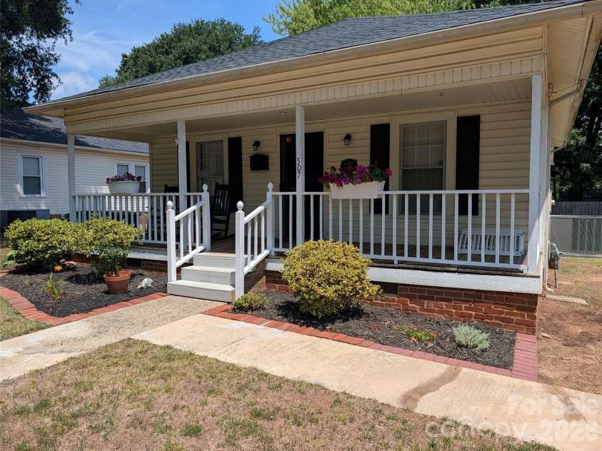 507 10th Street, Kannapolis, NC 28083.  MLS# CAR4401406, YatesRealty ID 41558. 