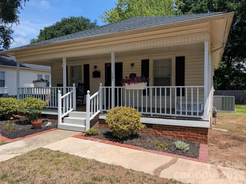 507 10th Street, Kannapolis, NC 28083.  MLS# CAR4401406, YatesRealty ID 41558. 