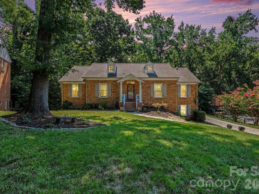 8537 Furrier Drive, Charlotte, NC 28270.  MLS# CAR4403046, YatesRealty ID 41560. 