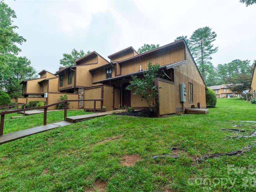 129 Colony Drive, Arden, NC 28704.  MLS# CAR4407138, YatesRealty ID 41561. 