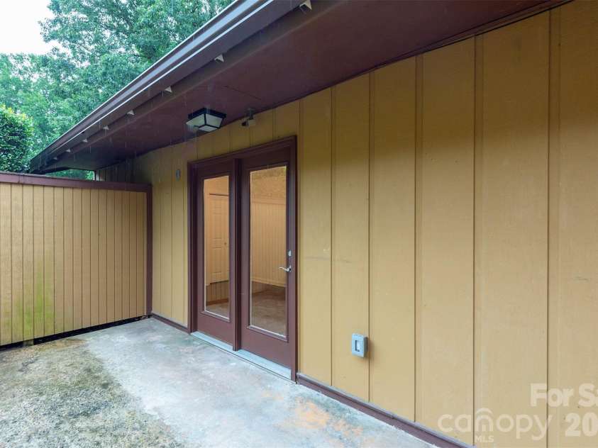 129 Colony Drive, Arden, NC 28704.  MLS# CAR4407138, YatesRealty ID 41561. 