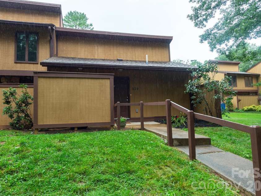 129 Colony Drive, Arden, NC 28704.  MLS# CAR4407138, YatesRealty ID 41561. 