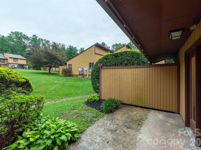 129 Colony Drive, Arden, NC 28704.  MLS# CAR4407138, YatesRealty ID 41561. 