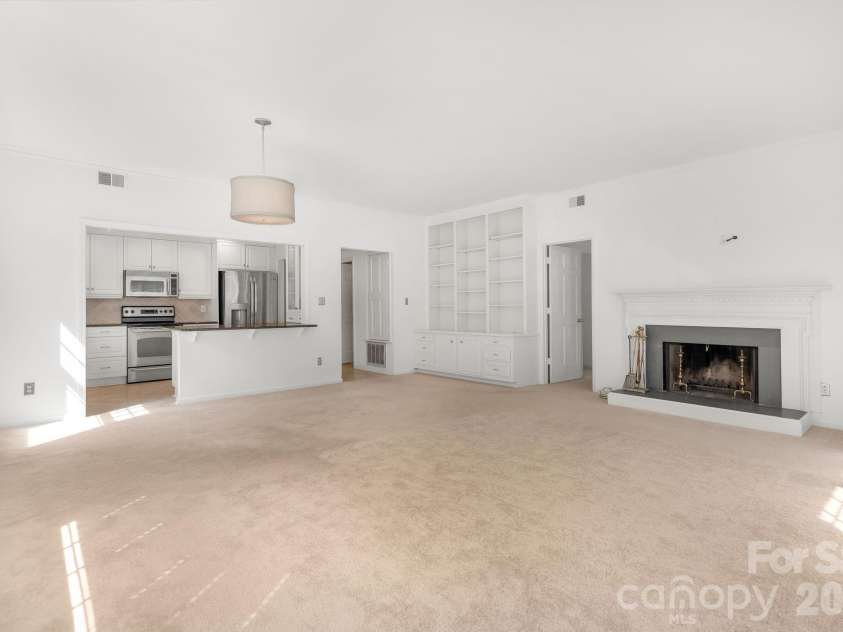 1016 Queens Road, Charlotte, NC 28207.  MLS# CAR4356907, YatesRealty ID 41564. 