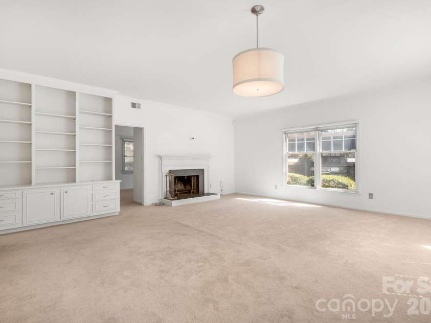 1016 Queens Road, Charlotte, NC 28207.  MLS# CAR4356907, YatesRealty ID 41564. 