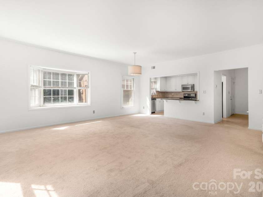 1016 Queens Road, Charlotte, NC 28207.  MLS# CAR4356907, YatesRealty ID 41564. 