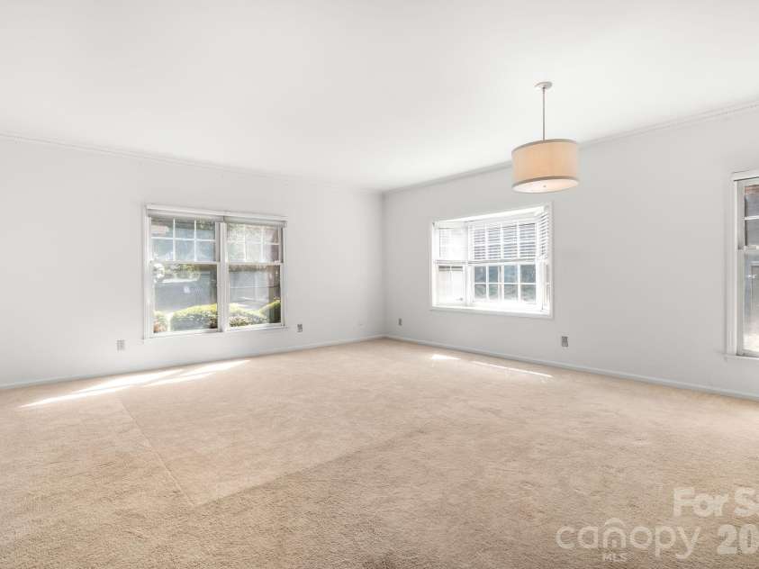 1016 Queens Road, Charlotte, NC 28207.  MLS# CAR4356907, YatesRealty ID 41564. 