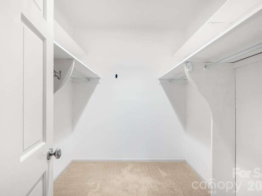 1016 Queens Road, Charlotte, NC 28207.  MLS# CAR4356907, YatesRealty ID 41564. 