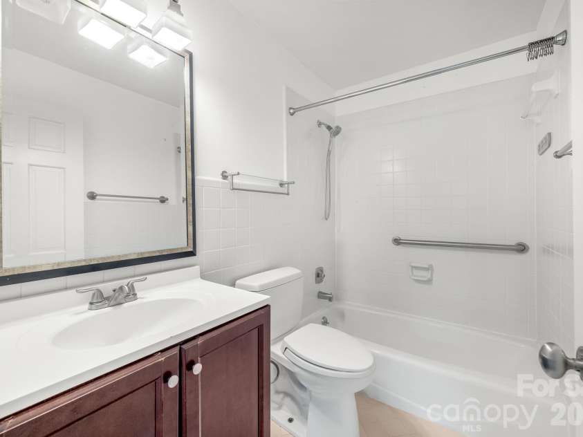 1016 Queens Road, Charlotte, NC 28207.  MLS# CAR4356907, YatesRealty ID 41564. 
