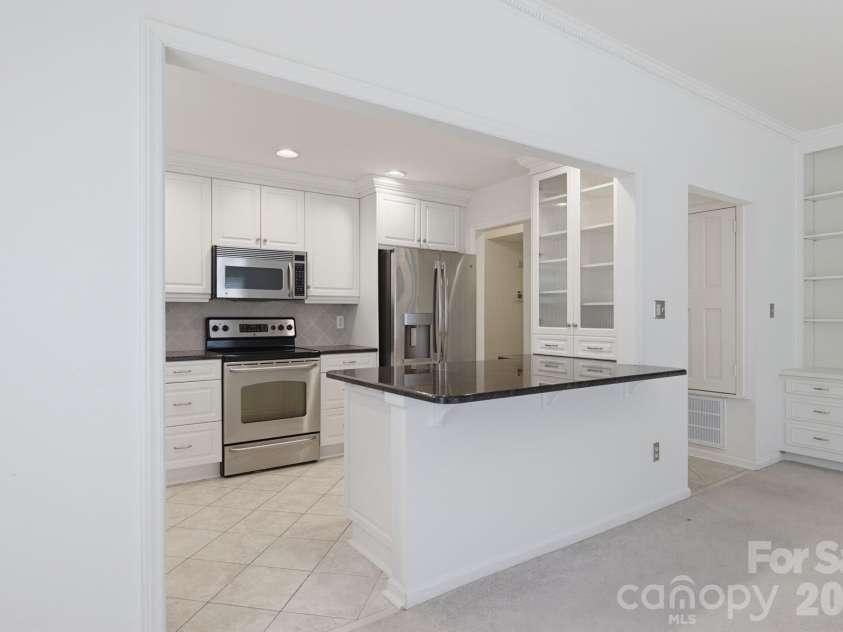 1016 Queens Road, Charlotte, NC 28207.  MLS# CAR4356907, YatesRealty ID 41564. 
