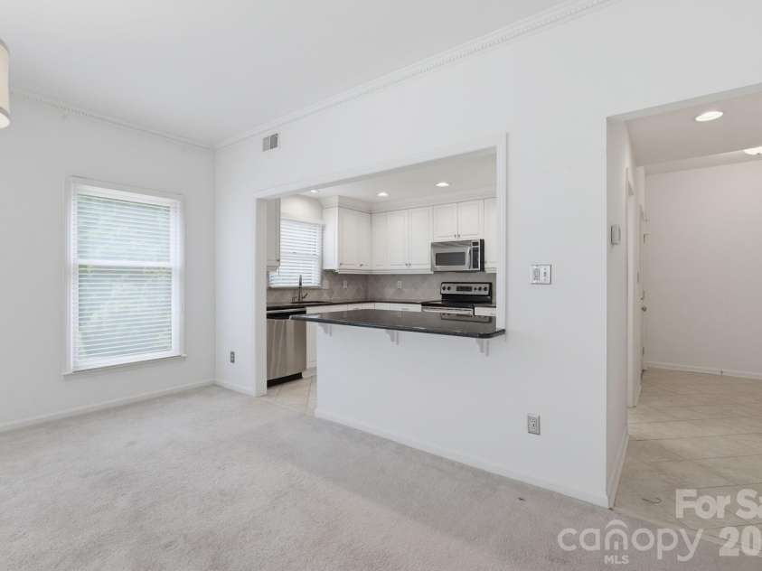 1016 Queens Road, Charlotte, NC 28207.  MLS# CAR4356907, YatesRealty ID 41564. 